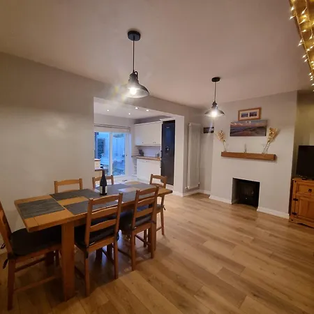 Tulip Cottage Hinderwell, Staithes & Whitby - 3 Bedroom - Sleeps 6 - Pet Friendly - Genius Exterior photo