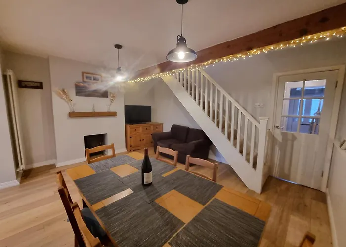Tulip Cottage Hinderwell, Staithes & Whitby - 3 Bedroom - Sleeps 6 - Pet Friendly - Genius
