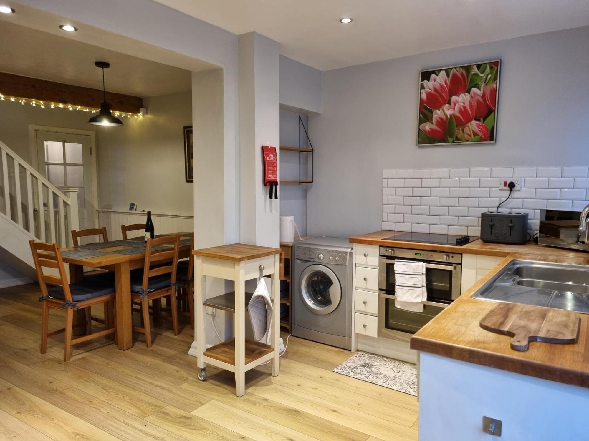 Tulip Cottage Hinderwell, Staithes & Whitby - 3 Bedroom - Sleeps 6 - Pet Friendly - Genius