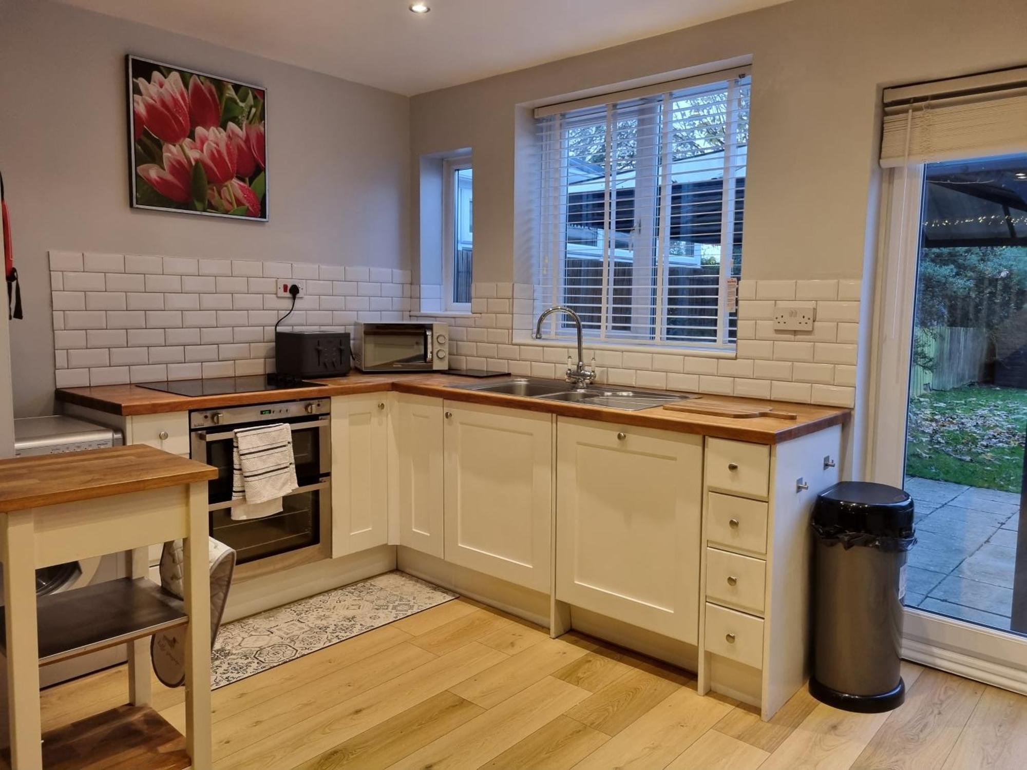 Tulip Cottage Hinderwell, Staithes & Whitby - 3 Bedroom - Sleeps 6 - Pet Friendly - Genius Holiday home *